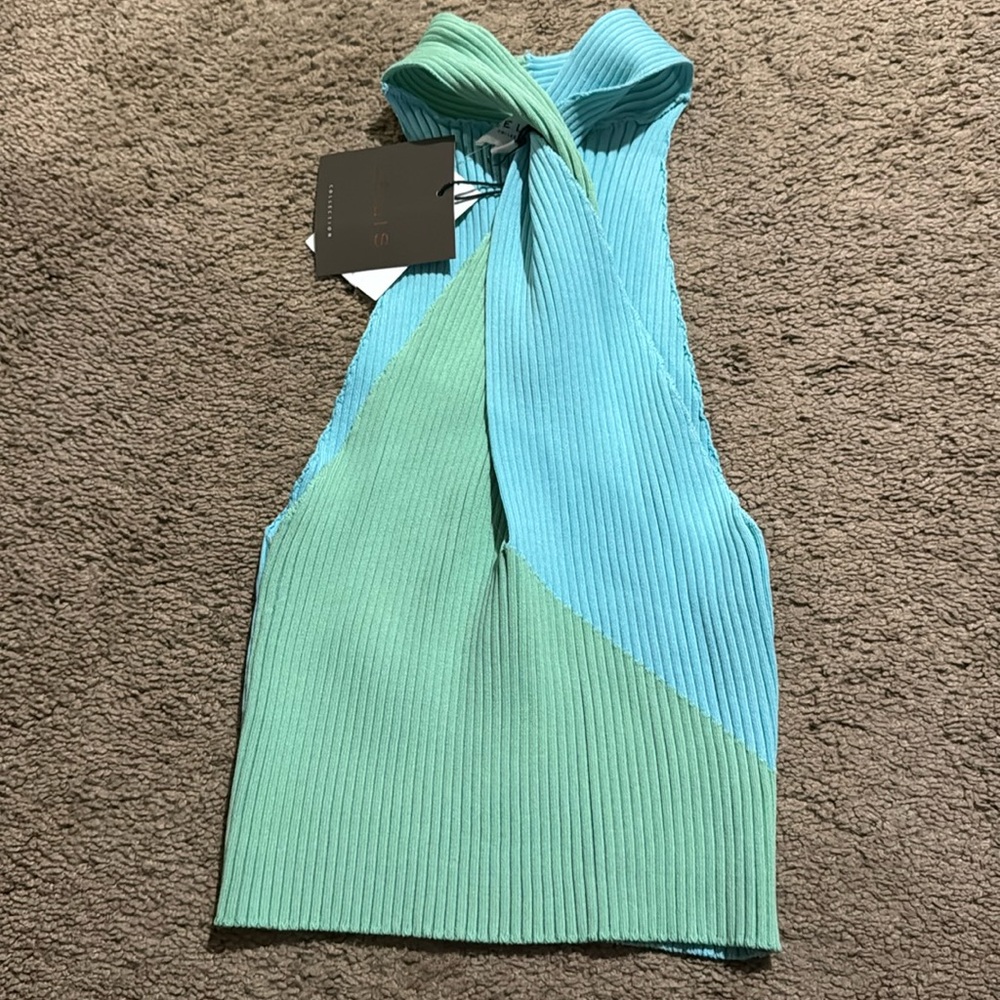 NWT le Lis color block twist front top